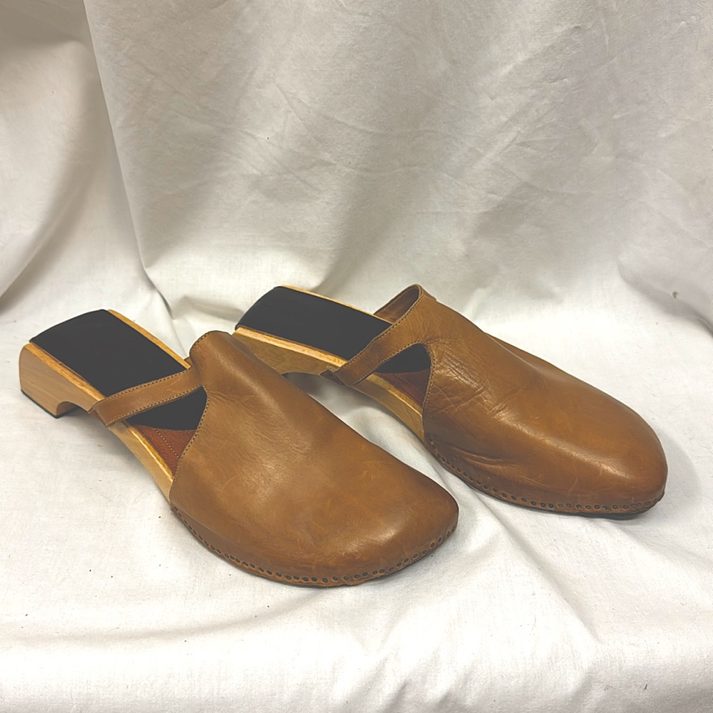 Cole Haan Resort closed toe leather clogs/slip ons